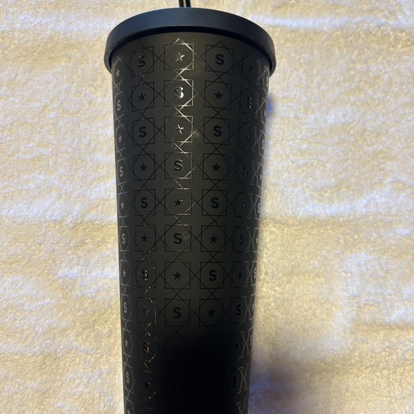 Matte black Starbucks trenti cup - Picture 3 of 5